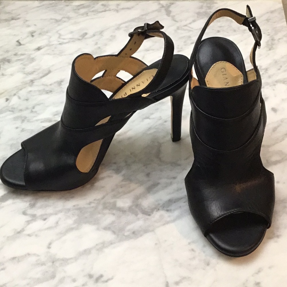 ‘Sexy’ Gianni Bini Black heel sandals size 8m.